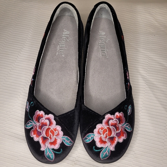 RARE Alegria Velvet Floral Embroidered Peacock Wedge Heels sz 6.5 - Picture 4 of 12